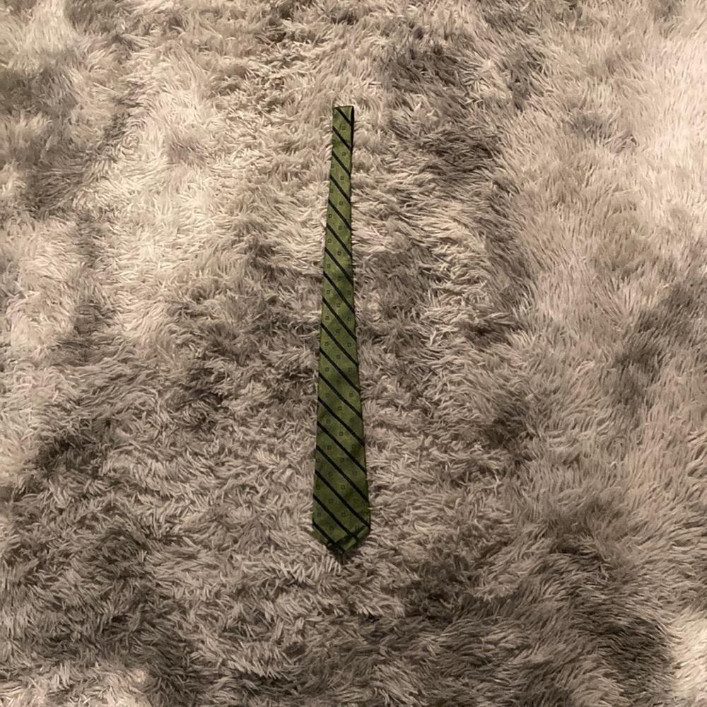 Brooks Brother Tie (BARELY USED)